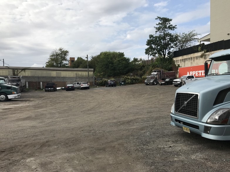 More Photos Of 40-54 Grafton Ave, Newark Warehouse For Sale