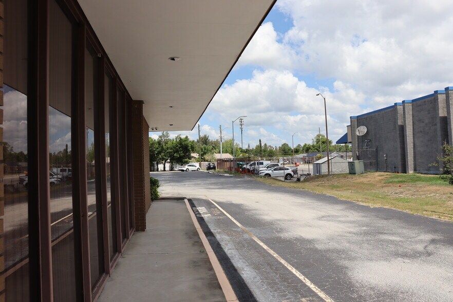 More Photos Of 940 Deltona Blvd, Deltona Bank For Sale