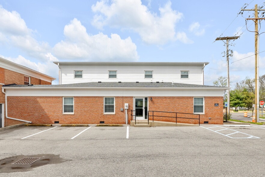 More Photos Of 10455-10499 N College Ave, Carmel Office For Sale