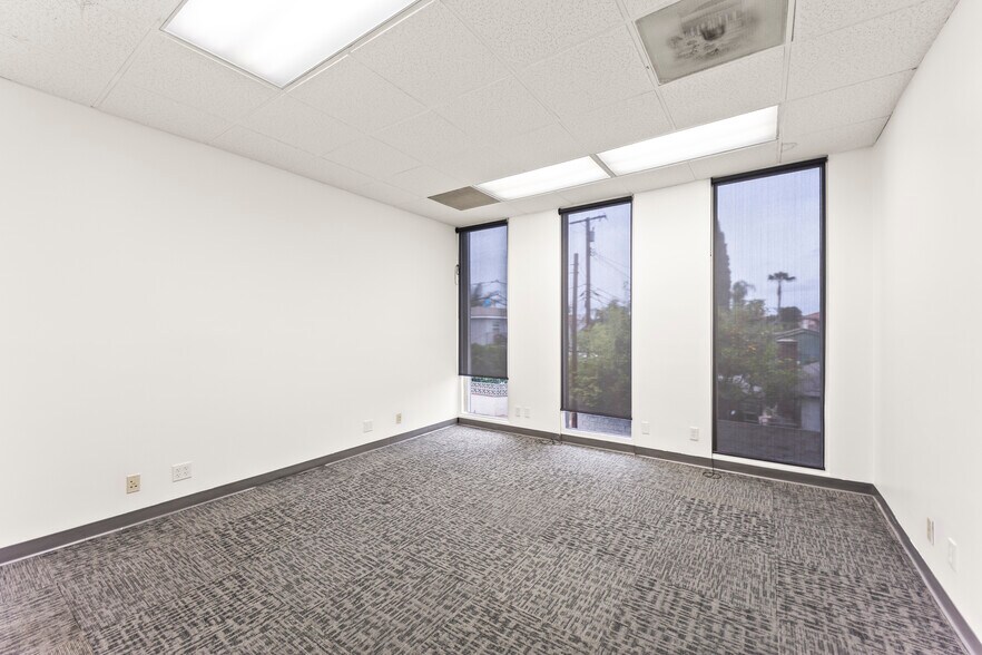 More Photos Of 10841 Paramount Blvd, Downey Office For Lease
