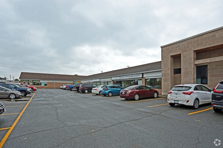 More Photos Of 18 Manitou Cres, Loyalist General Retail For Lease