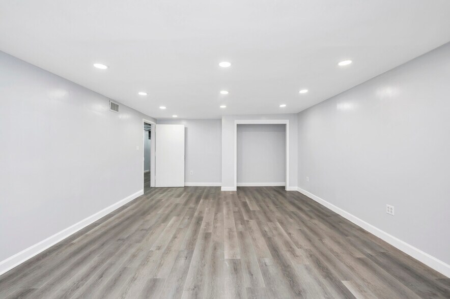 More Photos Of 1840 Falmouth Ave, New Hyde Park Warehouse For Sale