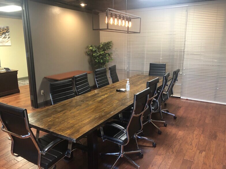 More Photos Of 222 Sidney Baker St S, Kerrville Office For Sale