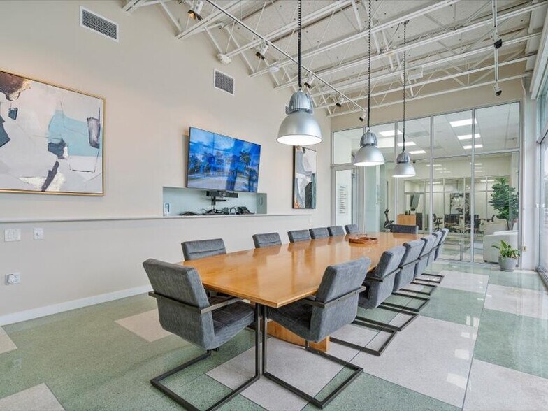 More Photos Of 2404 Hollywood Blvd, Hollywood Loft Creative Space For Sale