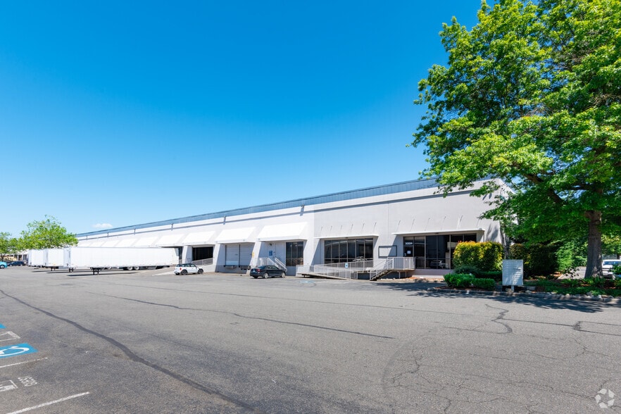 More Photos Of 20024 85th Ave S, Kent Warehouse For Lease