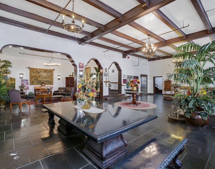 More Photos Of 1861 Whitley Ave, Los Angeles Apartments For Lease