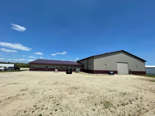 More Photos Of 170 W Circle Dr, Saint Charles Manufacturing For Lease