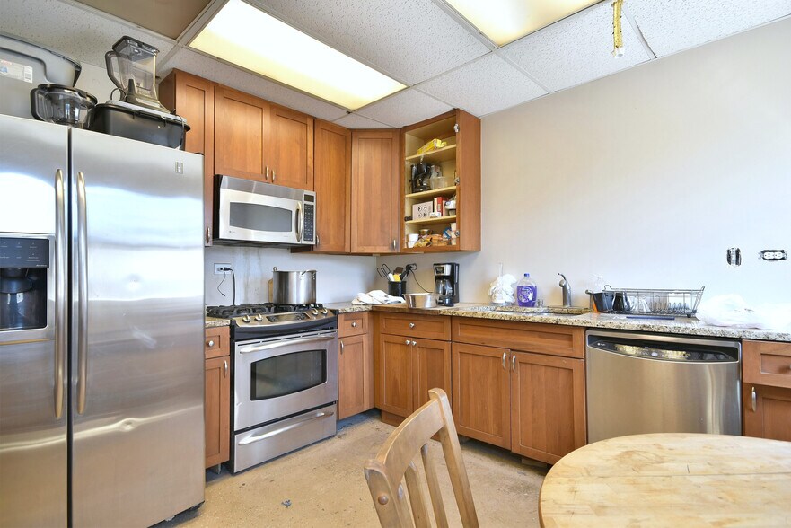 More Photos Of 5700 41st, Forest View Sports And Entertainment For Sale