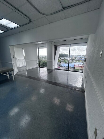 More Photos Of 900 W 49th St, Hialeah Medical For Lease