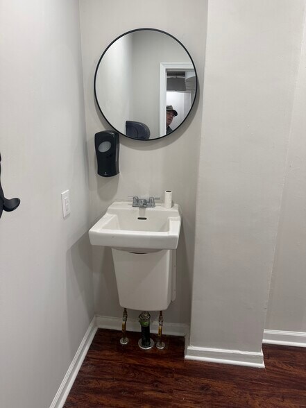 More Photos Of 7401 Woodbine Ave, Philadelphia Storefront Retail Residential For Lease