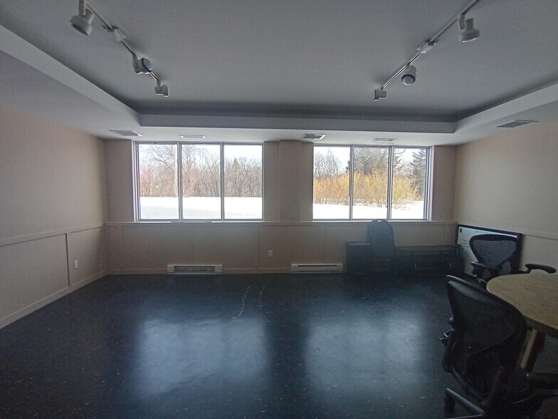 More Photos Of 300 Terry Fox Dr, Ottawa Office For Sale