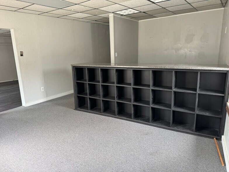 More Photos Of 437 Cavitt Ave, Trafford Office For Lease