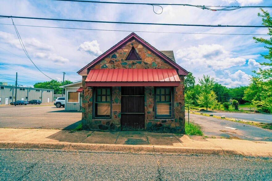 More Photos Of , Hot Springs General Retail For Sale
