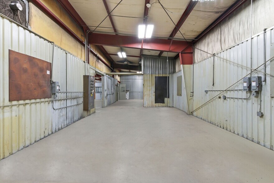 More Photos Of 13026 Rosecrest Dr, Houston Warehouse For Lease