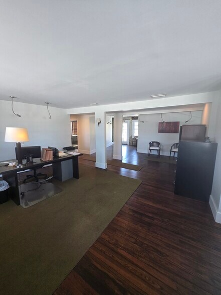 More Photos Of 2108 Airport Blvd, Mobile Office For Sale