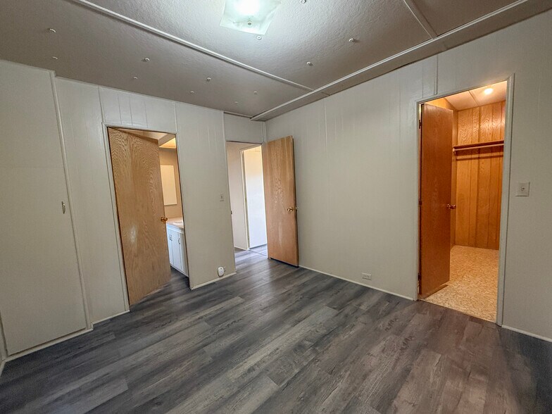 More Photos Of 972 S Main St, Prineville Flex For Sale