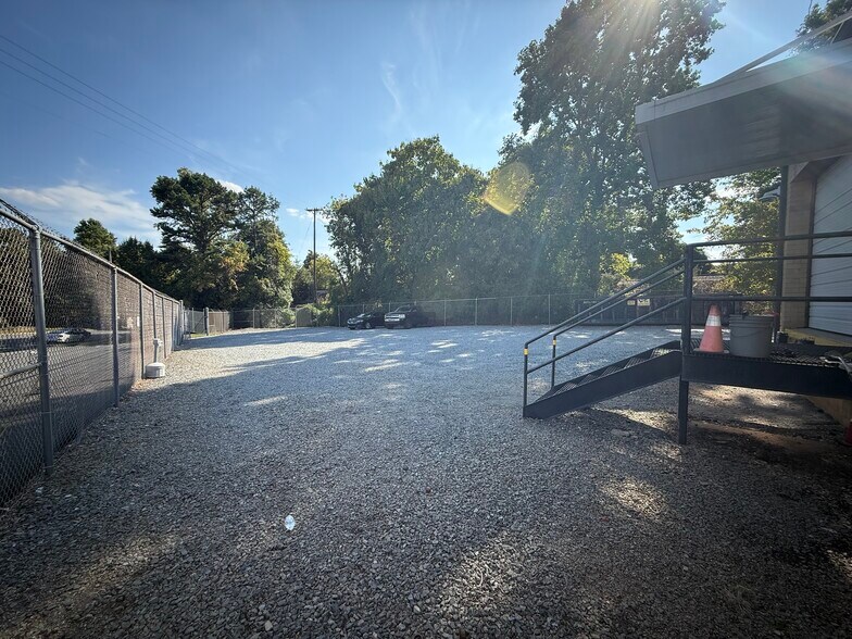 More Photos Of 8700 Monroe Rd, Charlotte Warehouse For Lease