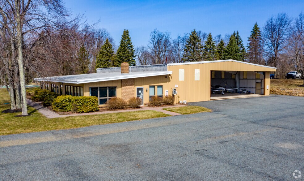 More Photos Of 37 Colonel Lindbergh Ln, Moscow Airport For Sale