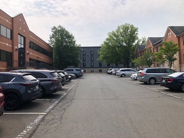 More Photos Of 46396 Benedict Dr, Sterling Office For Lease