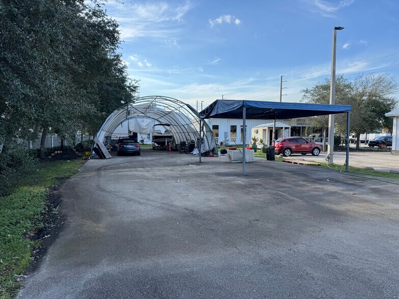 More Photos Of 2980 W Oakland Park Blvd, Oakland Park Showroom For Sale