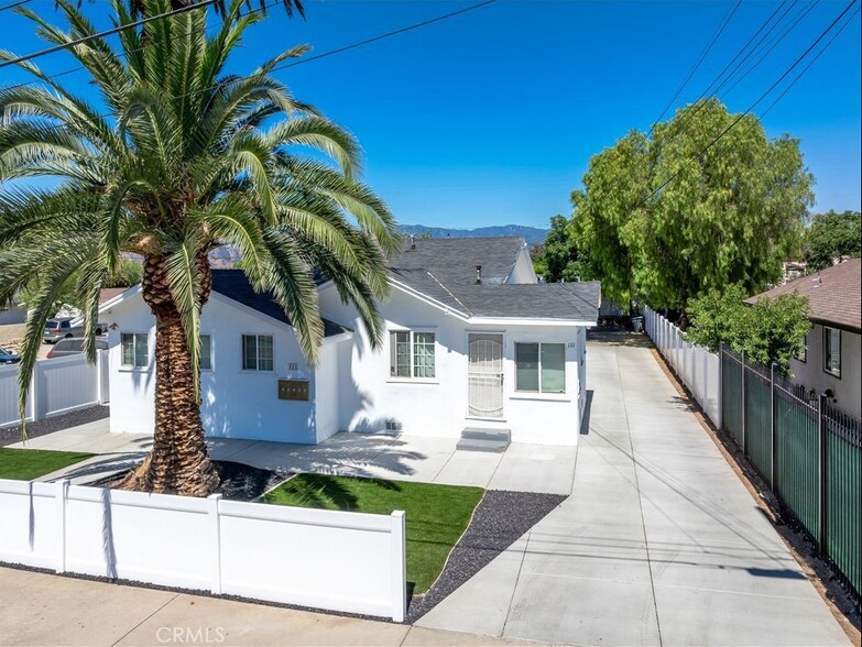 Primary Photo Of 111 S Lindsay St, Lake Elsinore Apartments For Sale