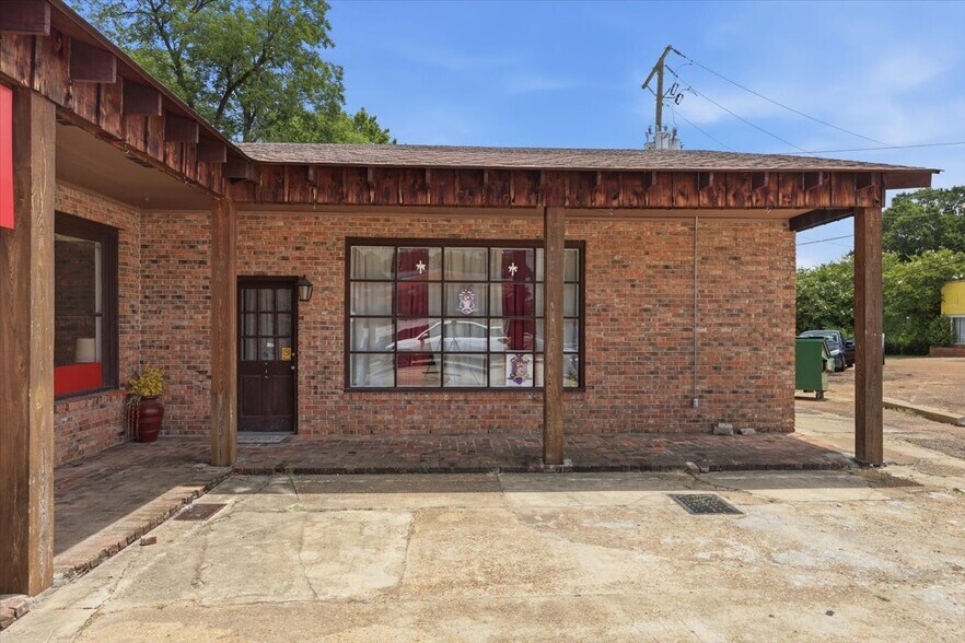 More Photos Of 148 W Green St, Hazlehurst Office For Sale