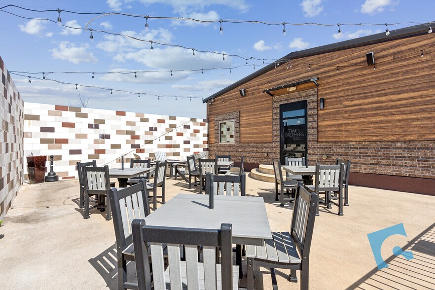 More Photos Of 110 Lamar St, Keller Freestanding For Sale