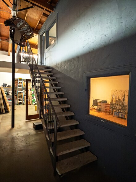 More Photos Of 2860 Glenview Ave, Los Angeles Warehouse For Sale