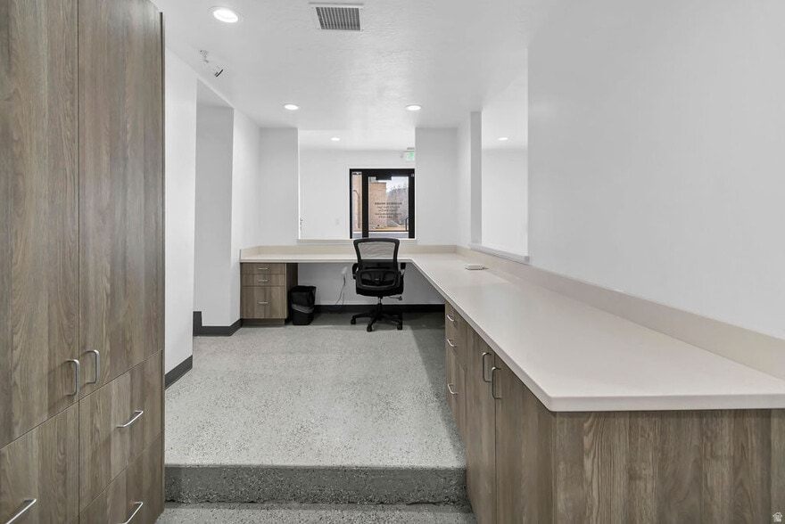 More Photos Of 46 S Center St, Elsinore Industrial For Sale