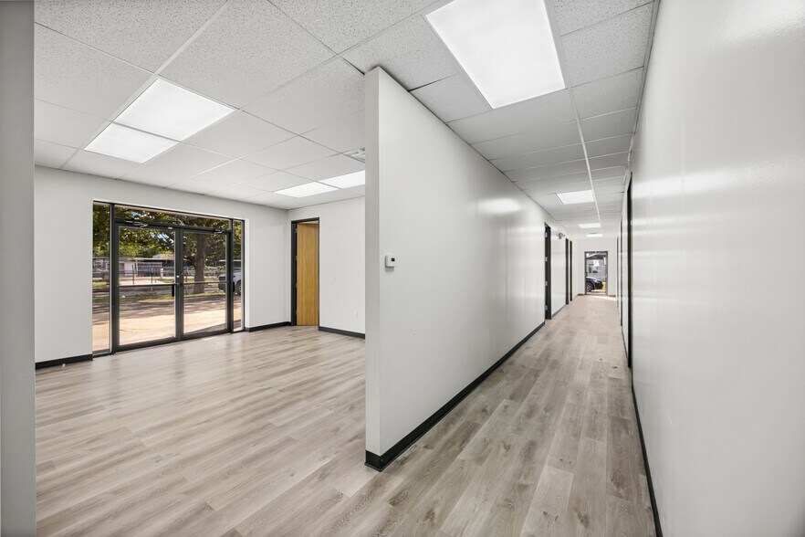 More Photos Of 11950 Alief Clodine Rd, Houston Light Distribution For Lease