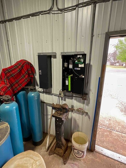 More Photos Of 600 Opal Ave, Clinton Carwash For Sale