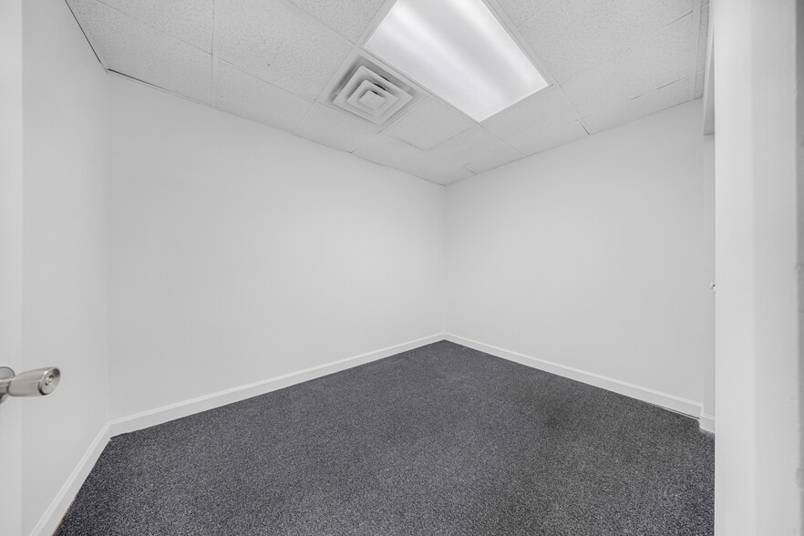 More Photos Of 7452-7466 SW 48th St, Miami Warehouse For Sale