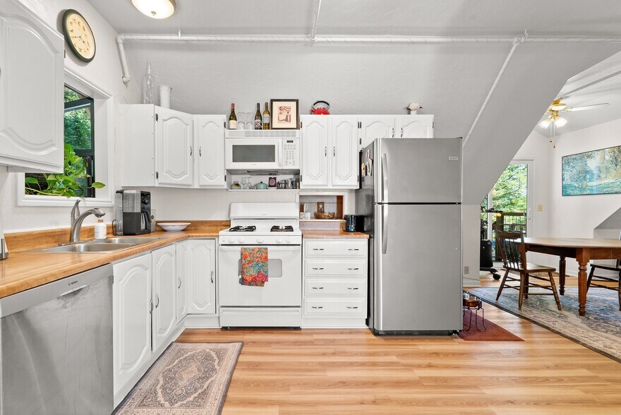 More Photos Of 7919 Empire Grade, Santa Cruz Multifamily For Sale