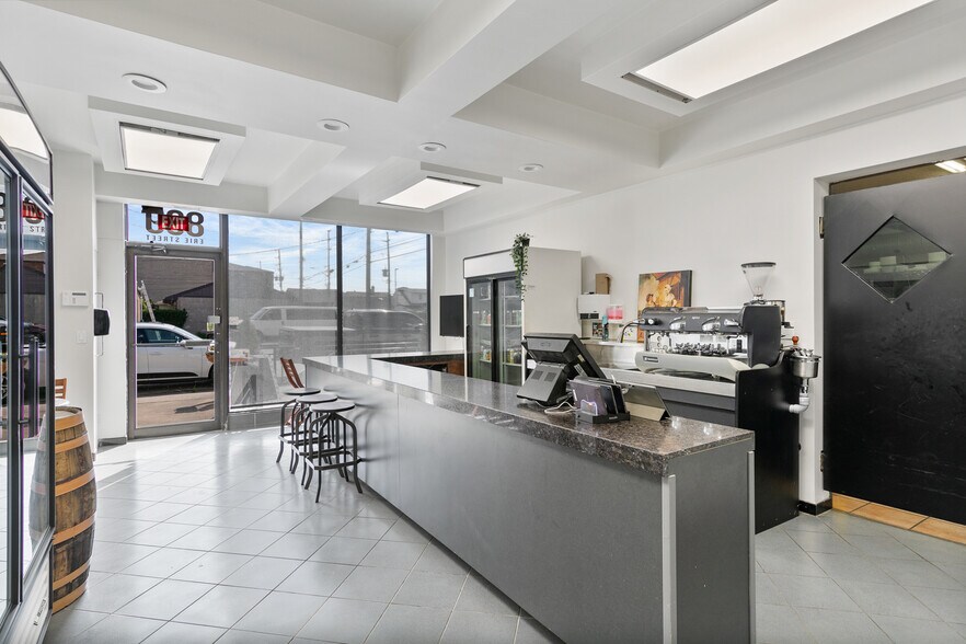 More Photos Of 839 Erie E, Windsor Restaurant For Sale