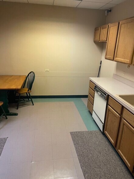 More Photos Of 1105 E Algonquin Rd, Arlington Heights Office For Lease