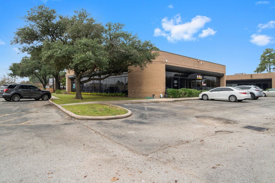 More Photos Of 25307 I-45, Spring Medical For Lease