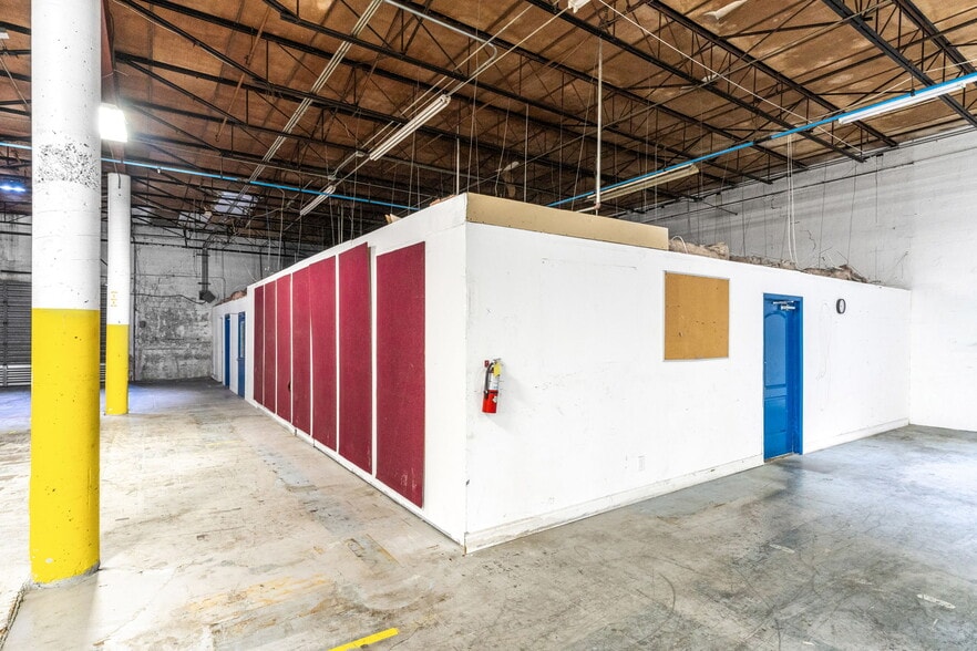 More Photos Of 7620 W 2nd Ct, Hialeah Warehouse For Sale