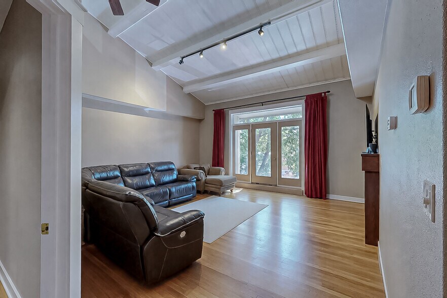 More Photos Of 139 N Grand Ave, Pullman Apartments For Sale