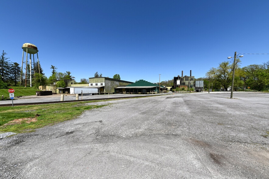 More Photos Of 164 Eyster Rd, Halltown Manufacturing For Lease