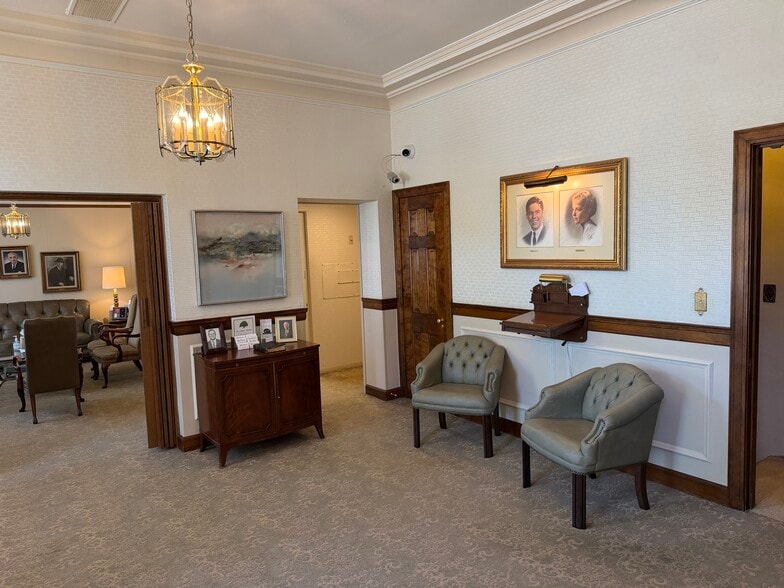 More Photos Of 1001 2nd Ave, Rockford Specialty For Sale
