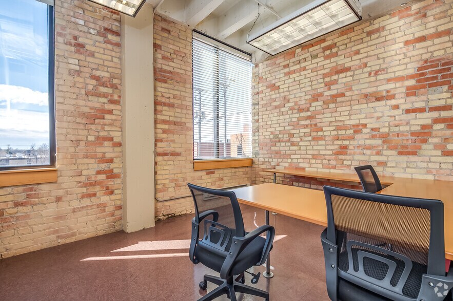 More Photos Of 118 S Adams St, Green Bay Coworking Space