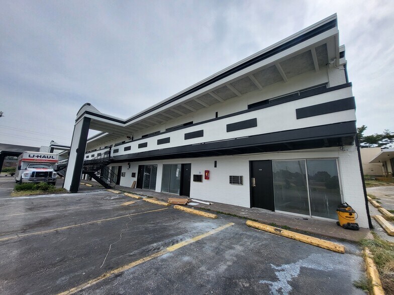 More Photos Of 7350 N Hanley Rd, Hazelwood Hotel For Sale