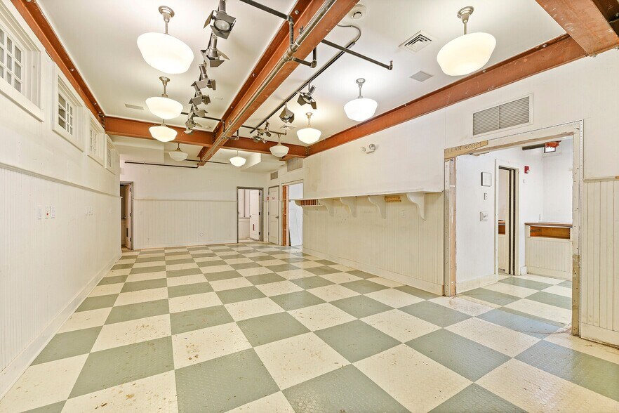 More Photos Of , Amagansett General Retail For Sale