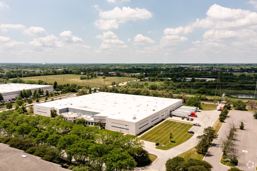 More Photos Of 700 N Commerce St, Aurora Manufacturing For Sale