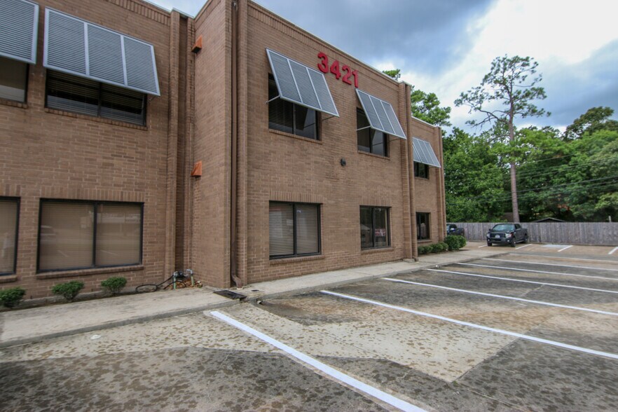 More Photos Of 3421 W Davis St, Conroe Medical For Lease