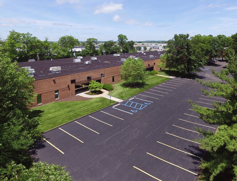 More Photos Of 1601-1617 Manufacturers Dr, Fenton Warehouse For Lease
