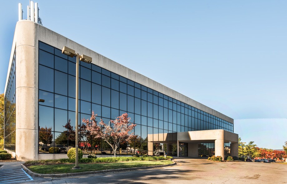 More Photos Of 4910 Valley View Blvd, Roanoke Medical For Sale