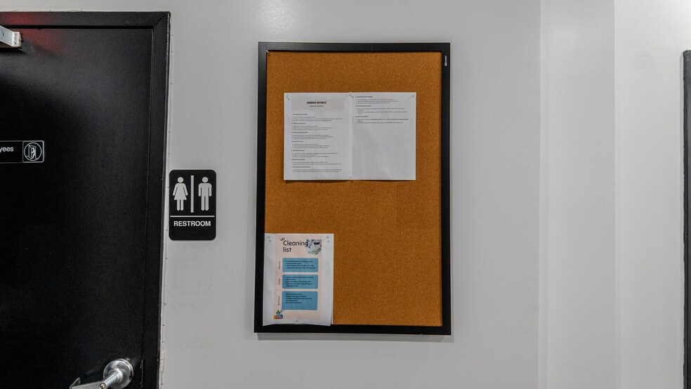 More Photos Of 1942 Atkinson Rd, Lawrenceville Freestanding For Sale