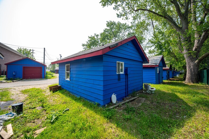 More Photos Of 8230 Highland Rd, White Lake Hotel For Sale