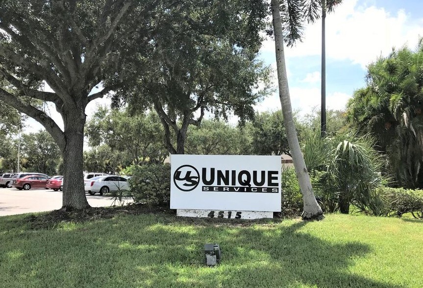 More Photos Of 4515 E 19th St, Bradenton Light Manufacturing For Lease